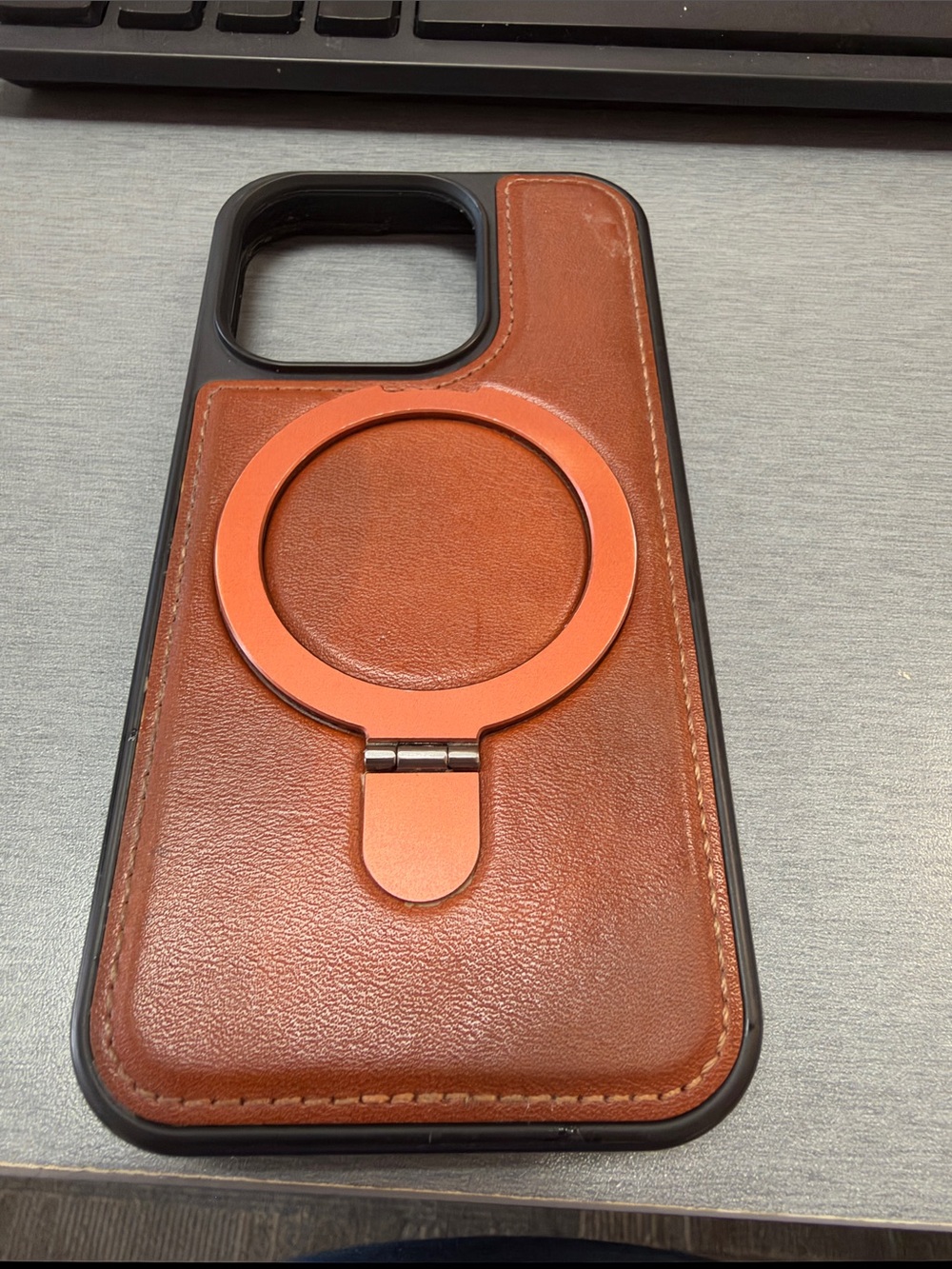 iPhone 15 pro cheewafa leather case with kickstand